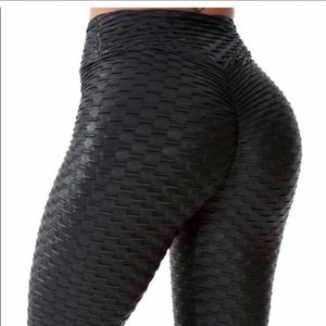 NWT. Black Brazilian Scrunch Leggings